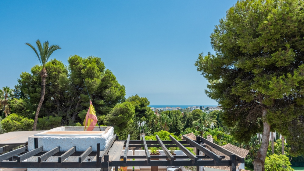 Stunning Scandinavian design penthouse with amazing roof terrace close to Puerto Banus