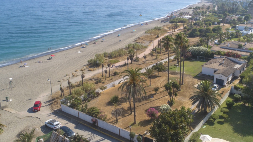 Contemporary beachfront designer villa with direct private access to the beach in the New Golden Mile.