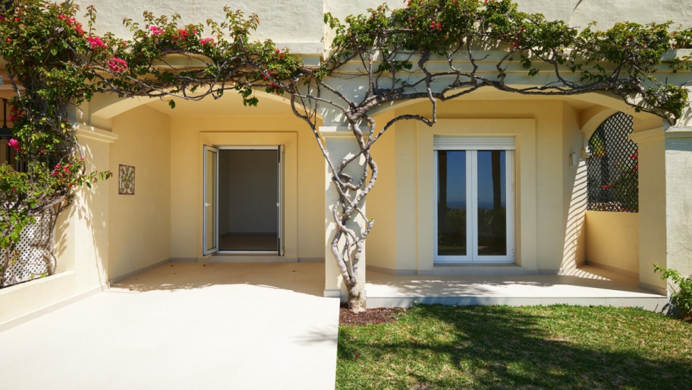 Beautiful and spacious townhouse with stunning sea views for sale in La Quinta Hills