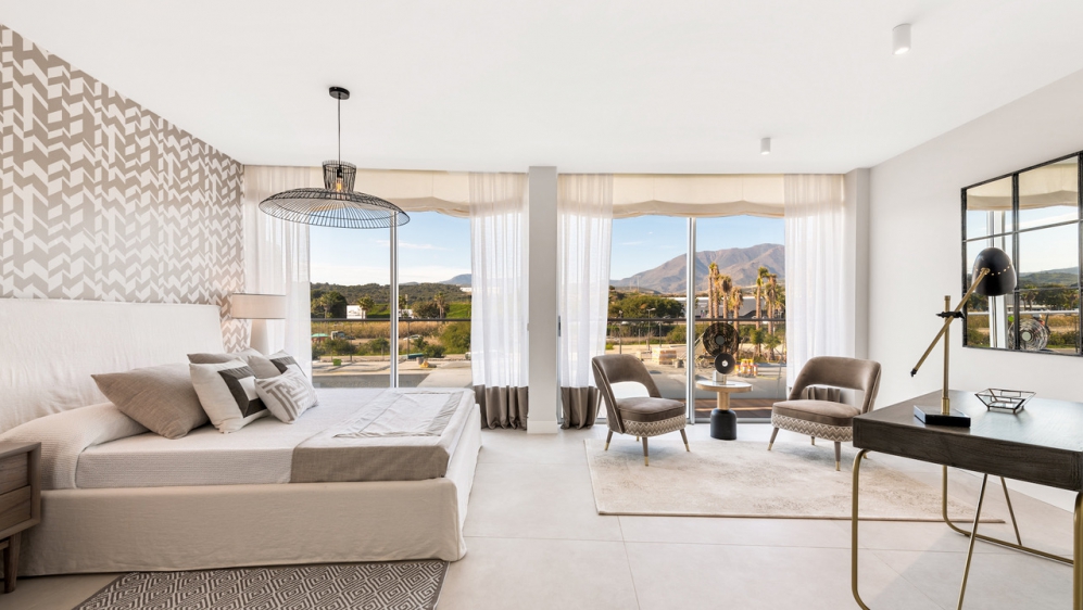 High end frontline beach apartment now for fantastic price 