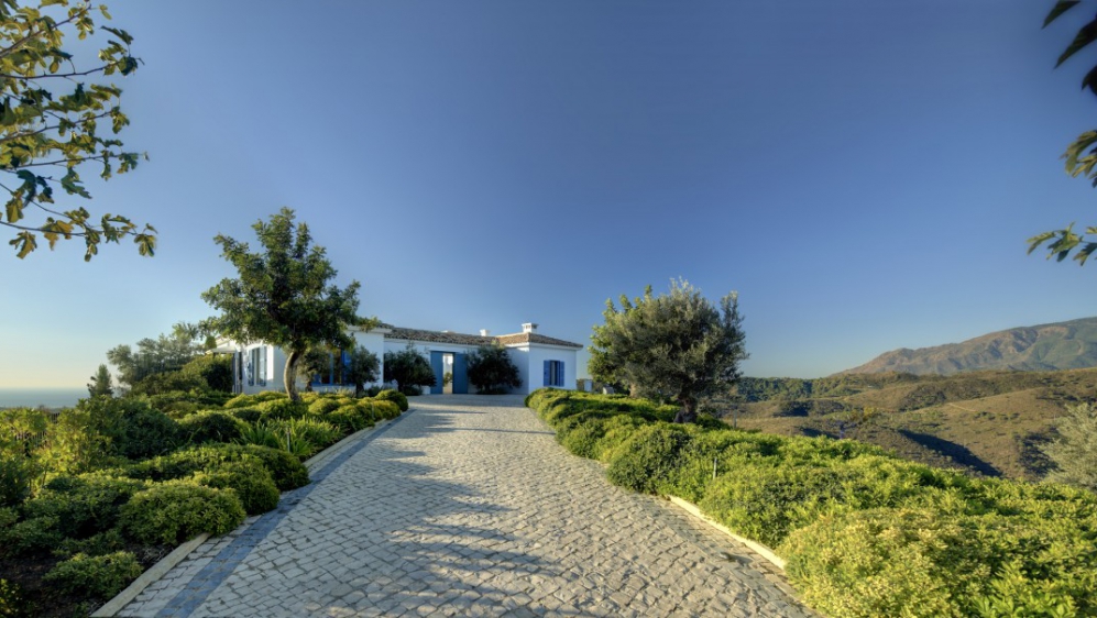 Stunning estate for sale in spectaculair location close to Marbella