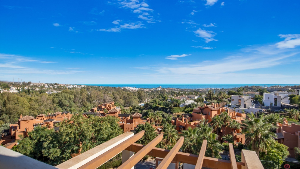 Schitterend ruim en zeer luxe penthouse met panoramisch zeezicht in het hart van de Golf vallei