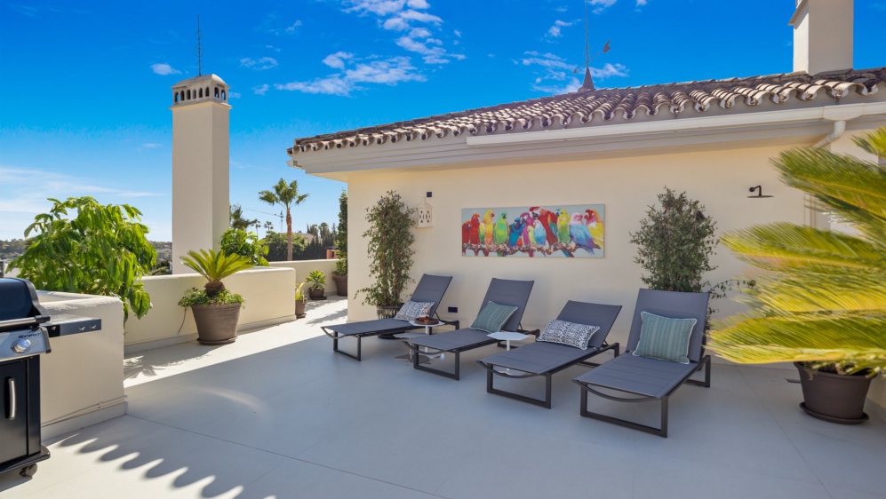 Stunning luxury penthouse with amazing sea views in the middle of Marbella's Golf valley