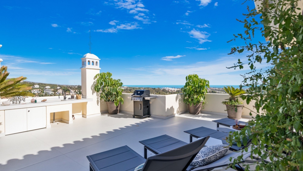 Schitterend ruim en zeer luxe penthouse met panoramisch zeezicht in het hart van de Golf vallei