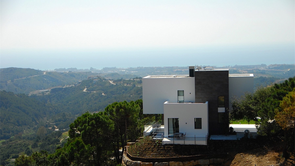 Spectaculair contemporary villa in dominant position with stunning sea and nature views