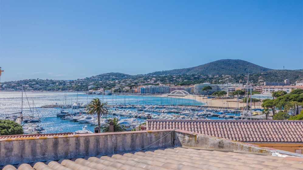 Stunning 1 bed apartment with rooftop terrace in the historic center of Sainte Maxime