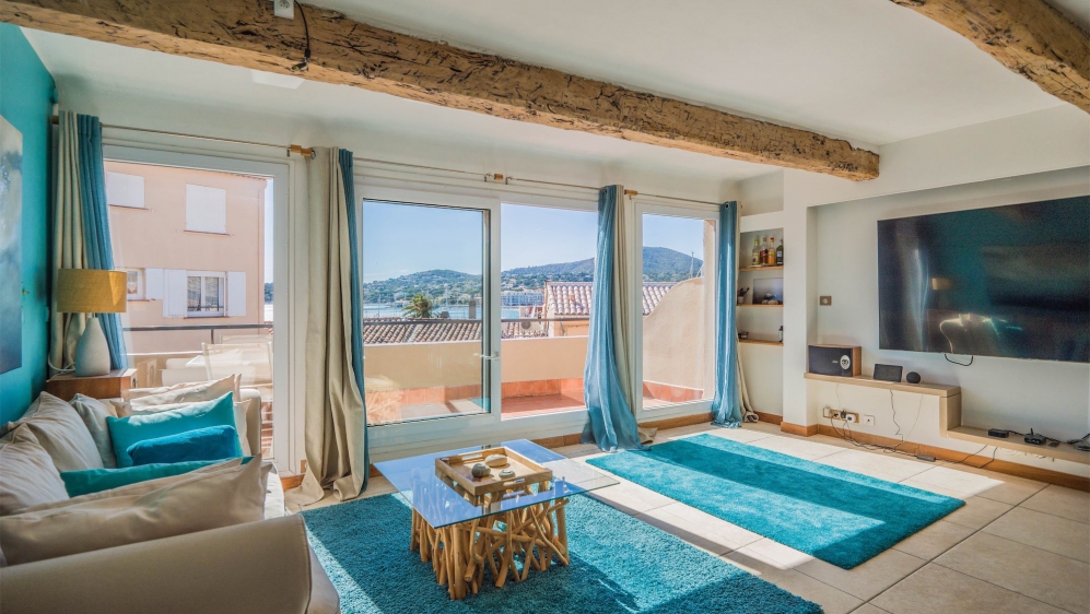 Stunning 1 bed apartment with rooftop terrace in the historic center of Sainte Maxime