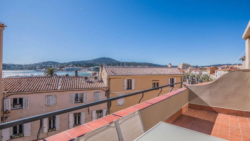 Stunning 1 bed apartment with rooftop terrace in the historic center of Sainte Maxime