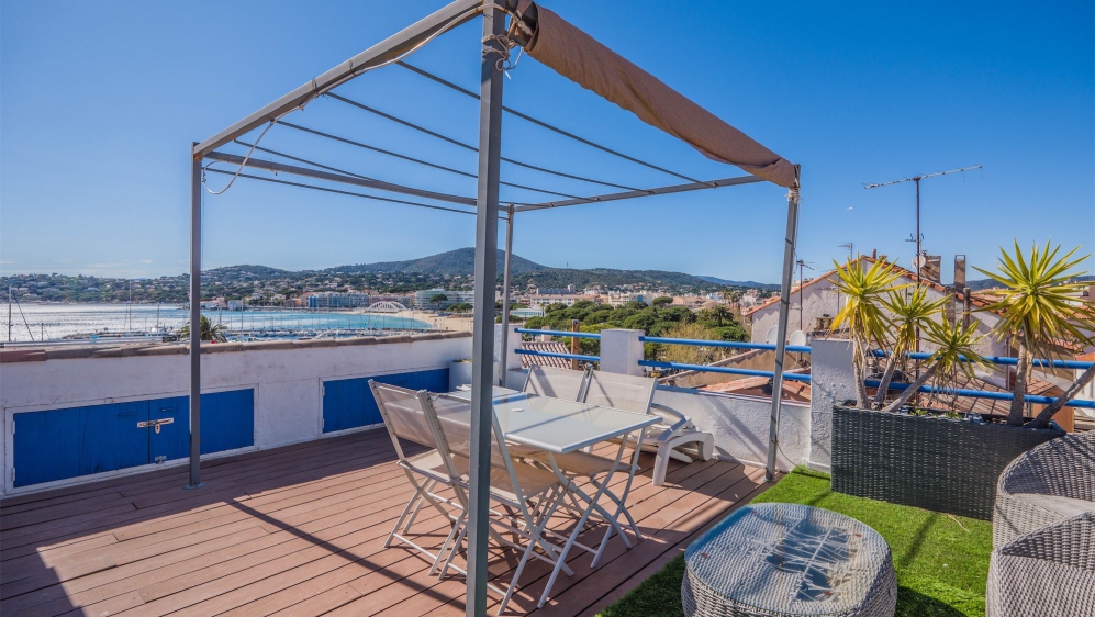 Stunning 1 bed apartment with rooftop terrace in the historic center of Sainte Maxime