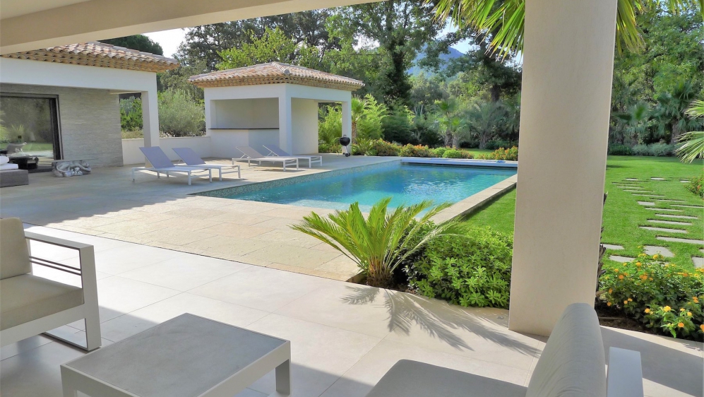 Stunning modern luxury villa close to the village of Plan de la Tour