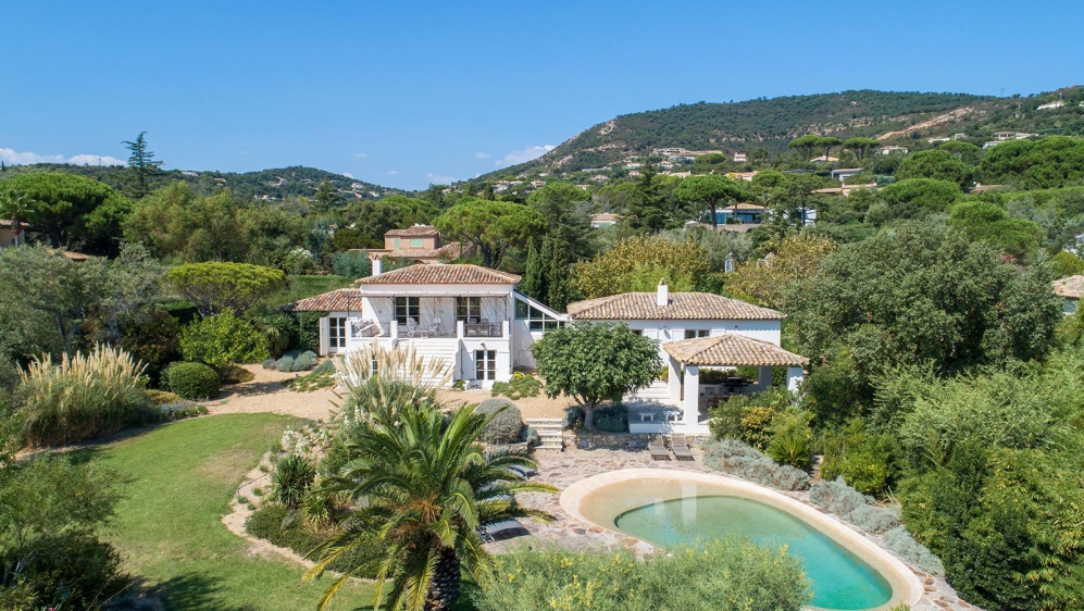 Lovely family house overlooking St Tropez bay and walking distance to the beach and golfcourse