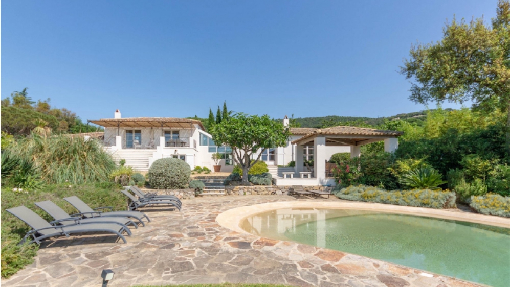 Lovely family house overlooking St Tropez bay and walking distance to the beach and golfcourse