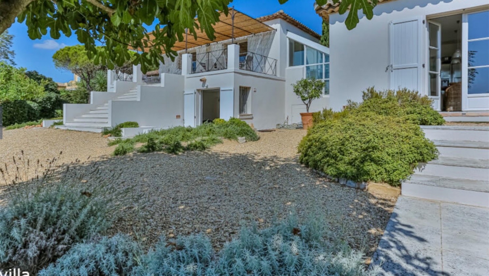 Lovely family house overlooking St Tropez bay and walking distance to the beach and golfcourse