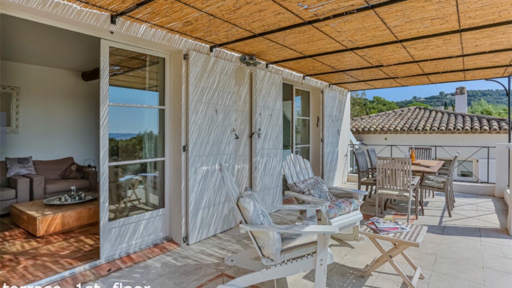 Lovely family house overlooking St Tropez bay and walking distance to the beach and golfcourse