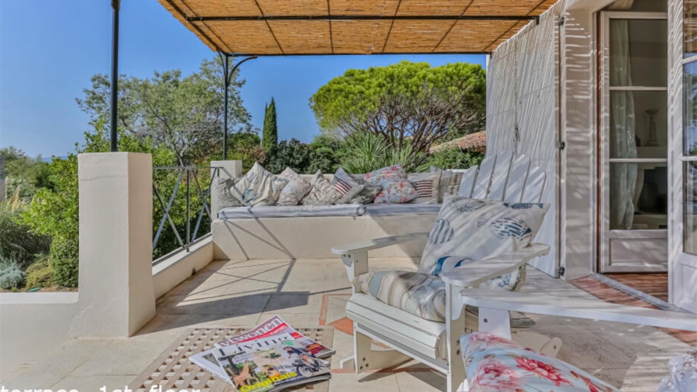 Lovely family house overlooking St Tropez bay and walking distance to the beach and golfcourse