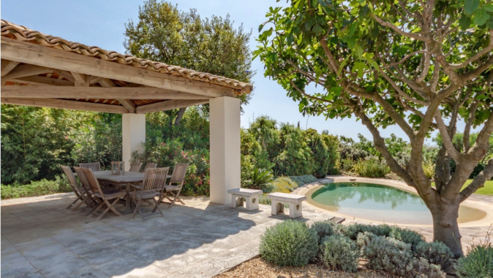 Lovely family house overlooking St Tropez bay and walking distance to the beach and golfcourse