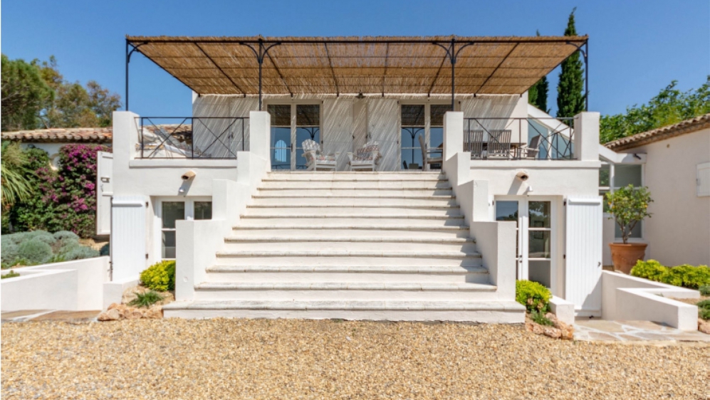 Lovely family house overlooking St Tropez bay and walking distance to the beach and golfcourse