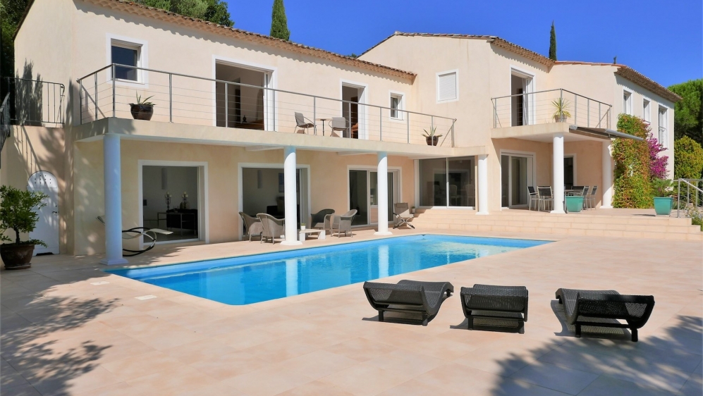 Fantastische moderne villa met panoramisch uitzicht over de baai van St.Tropez