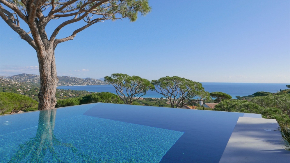 Spectaculair contemporary villa overlooking the bay of Saint Tropez