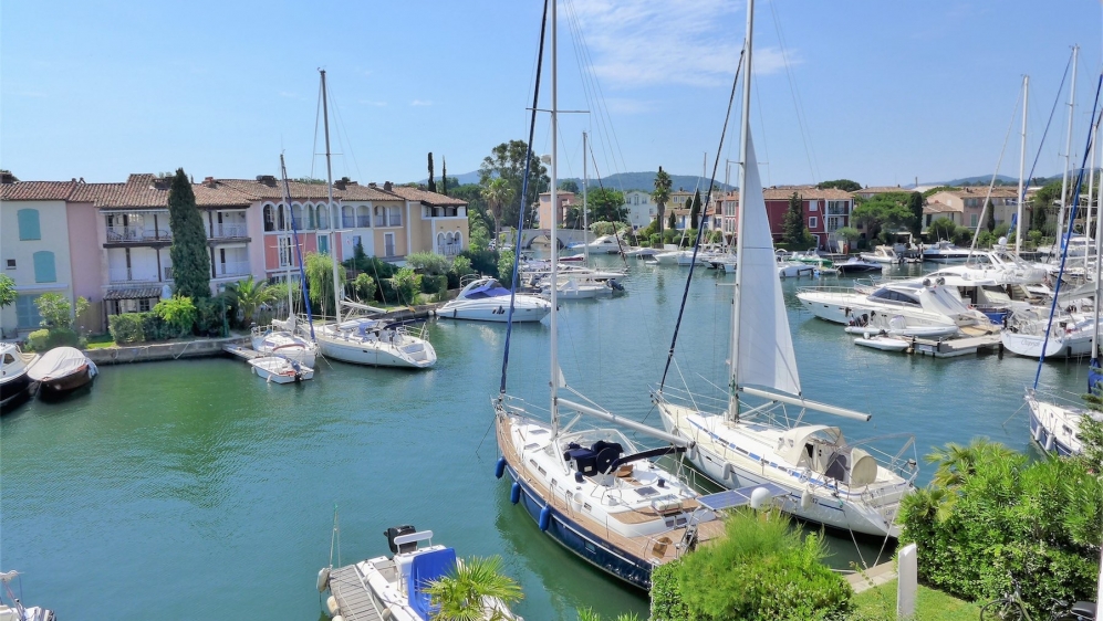Renovated Fisherman's house with mooring in Port-Grimaud