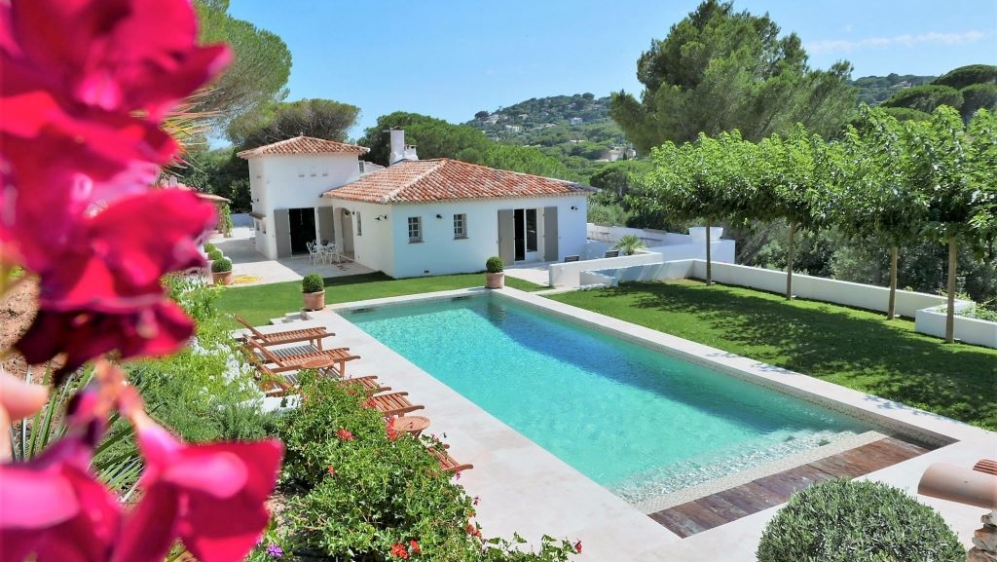 Lovely family estate just a short stroll from the La Nartelle beach