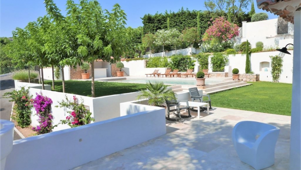 Lovely family estate just a short stroll from the La Nartelle beach