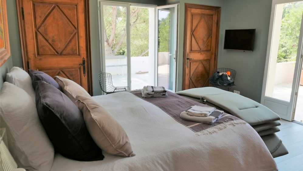 Lovely family estate just a short stroll from the La Nartelle beach