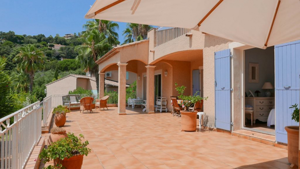 Lovely Provencal villa in private domain at walking distance to the beach