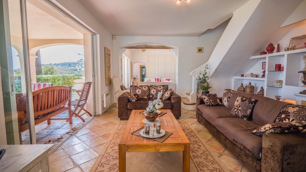 Lovely Neo Provencal style villa with beautiful sea views and close to the beach