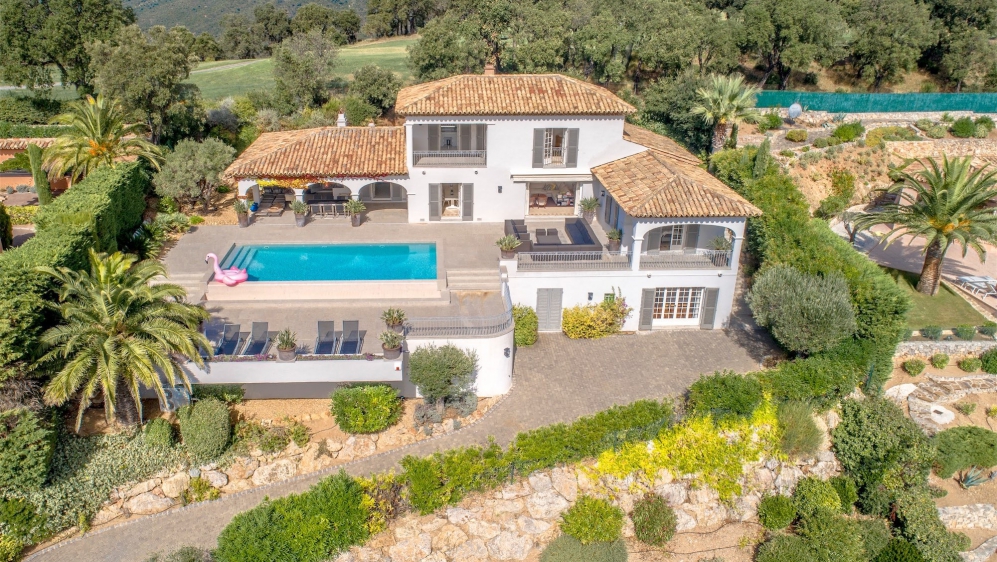 Spectaculair Neo Provencal villa offering the most amazing sea views
