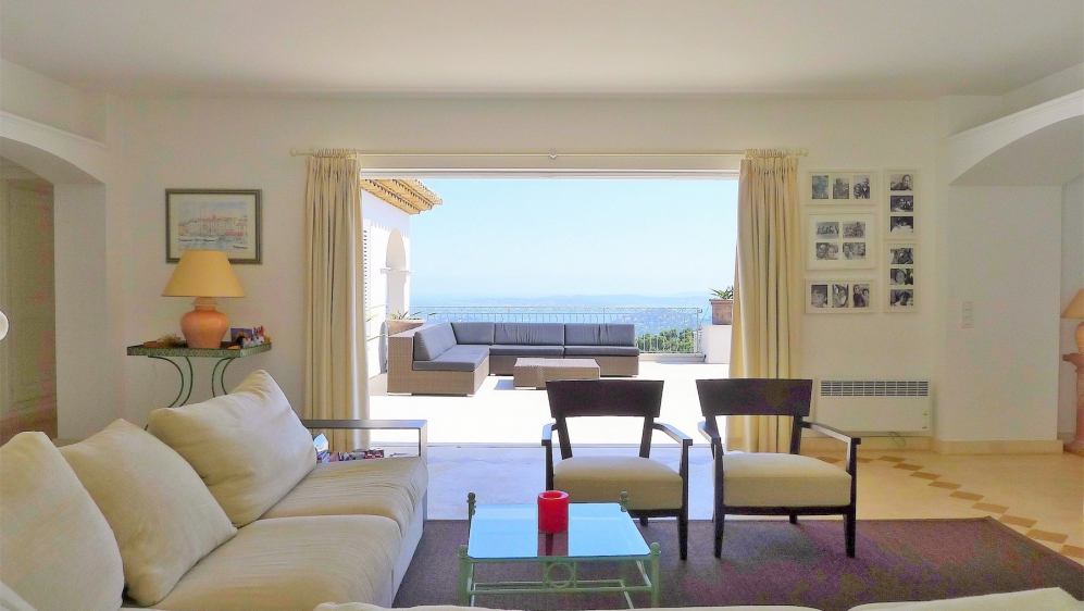 Fantastische modern Provencaalse villa met spectaculair uitzicht op zee!