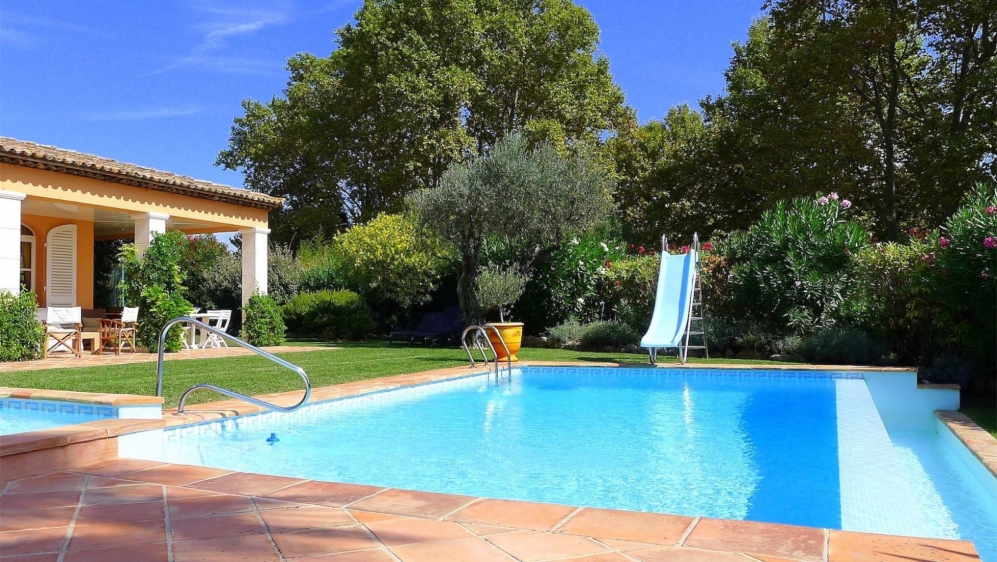 Superb charming villa in private domain with 24h security, private beach and golf