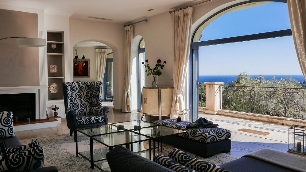 Imposante villa in privé domein met indrukwekkend uitzicht over de baai van Saint Tropez