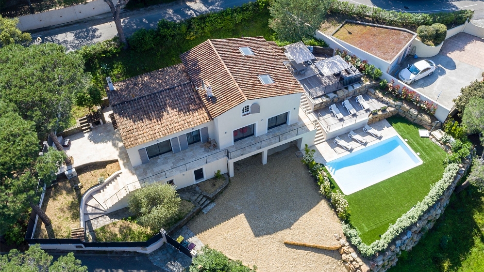 Zeer mooie smaakvol gerenoveerde villa dichtbij het centrum en het strand