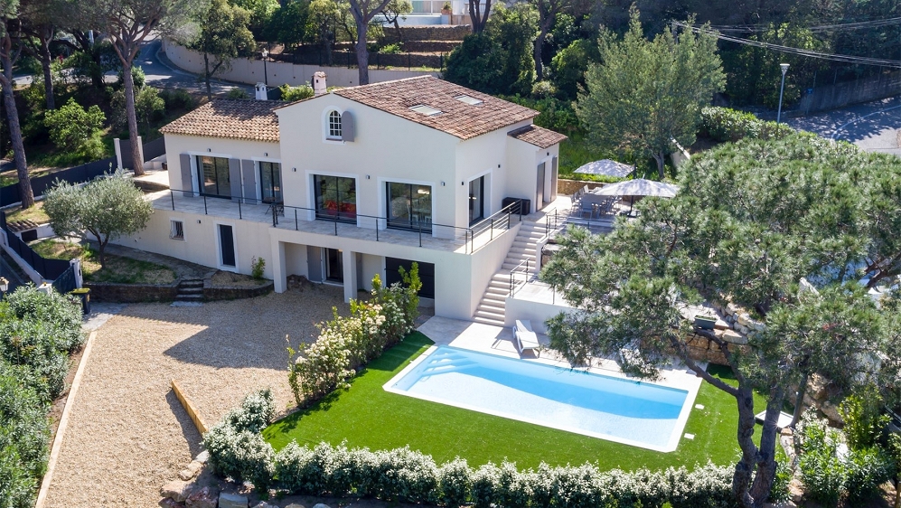 Zeer mooie smaakvol gerenoveerde villa dichtbij het centrum en het strand