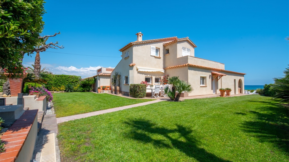 Unieke strandvilla direct aan zee aan de Golf van Saint Tropez