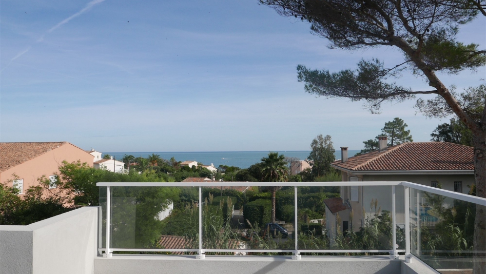 Contemporary new build villa with small sea view and just 300m from the beach