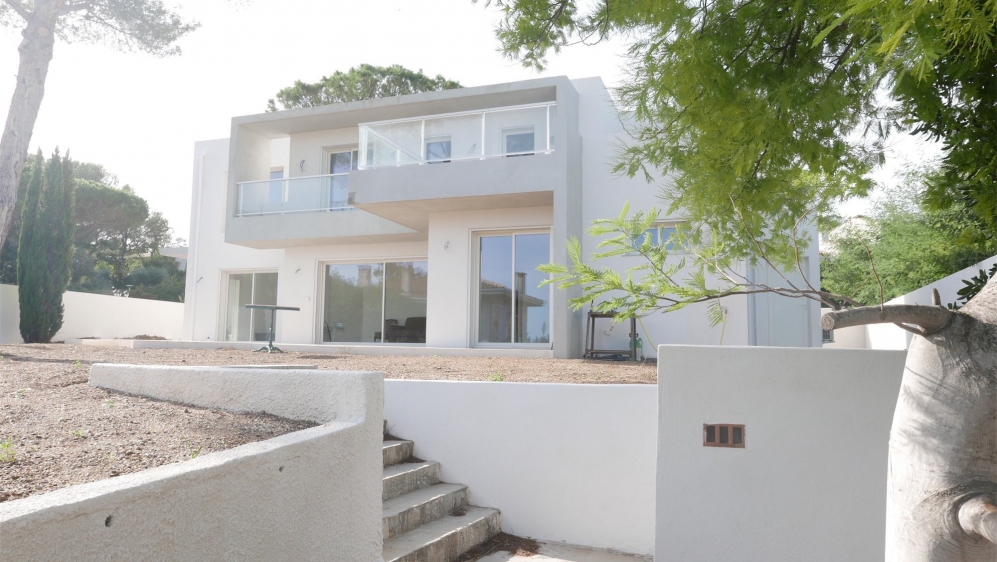 Contemporary new build villa with small sea view and just 300m from the beach