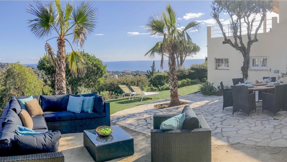 Beautiful villa with panoramic sea views close to the beach