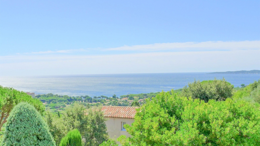 Beautiful villa with panoramic sea views close to the beach