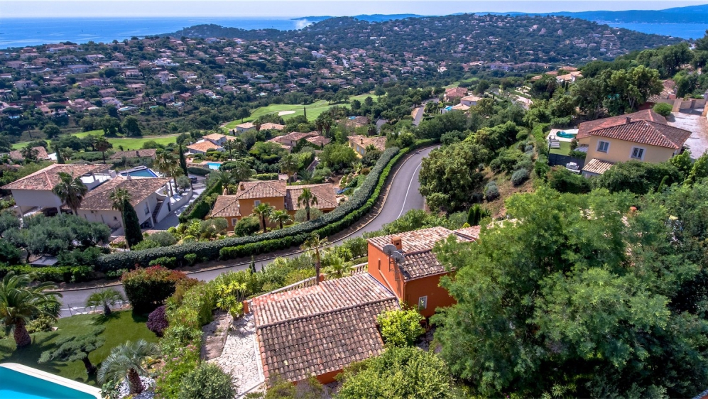 Beautiful and stylish Provencal villa in private domain close to the sea and golf course