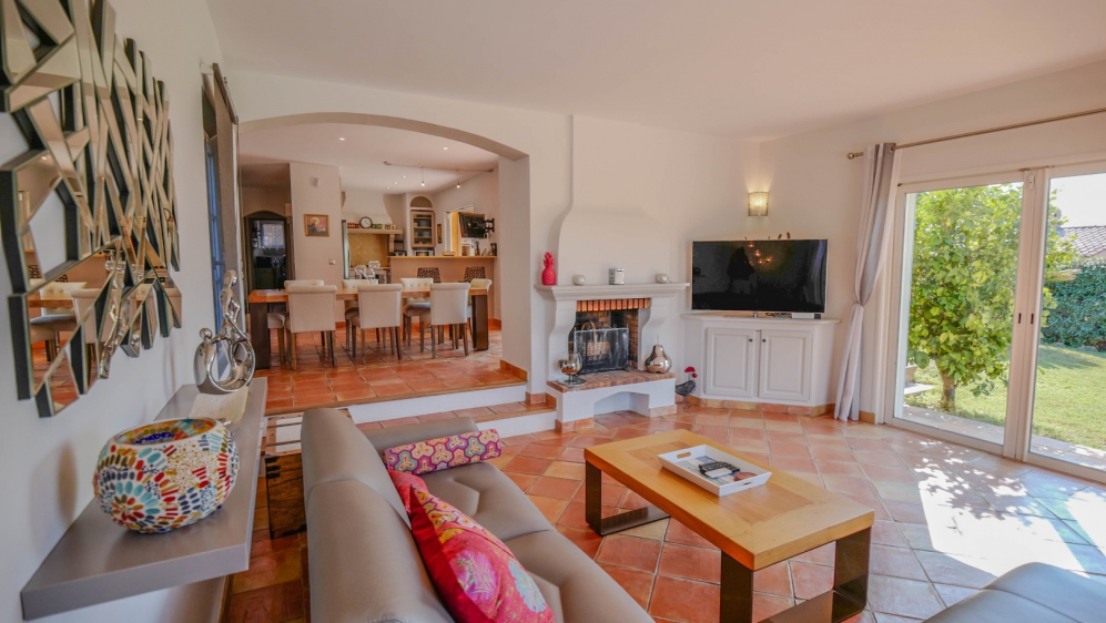 Perfectly maintained Provencal villa in lovely location