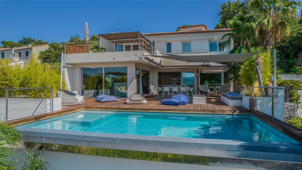 Luxurious contemporary villa within walking distance to the sea and centre of Sainte Maxime