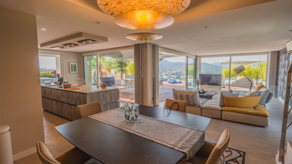 Luxurious contemporary villa within walking distance to the sea and centre of Sainte Maxime