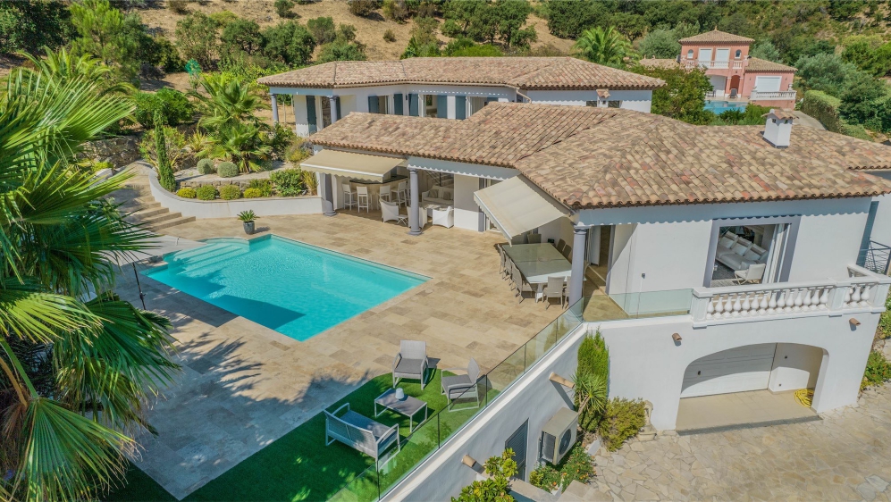 Beautiful spacious modern villa in private domain with lovely sea views