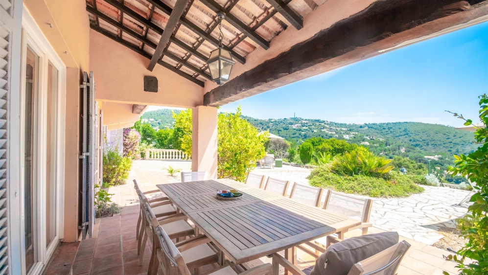 Stunning large bastide with lovely sea views