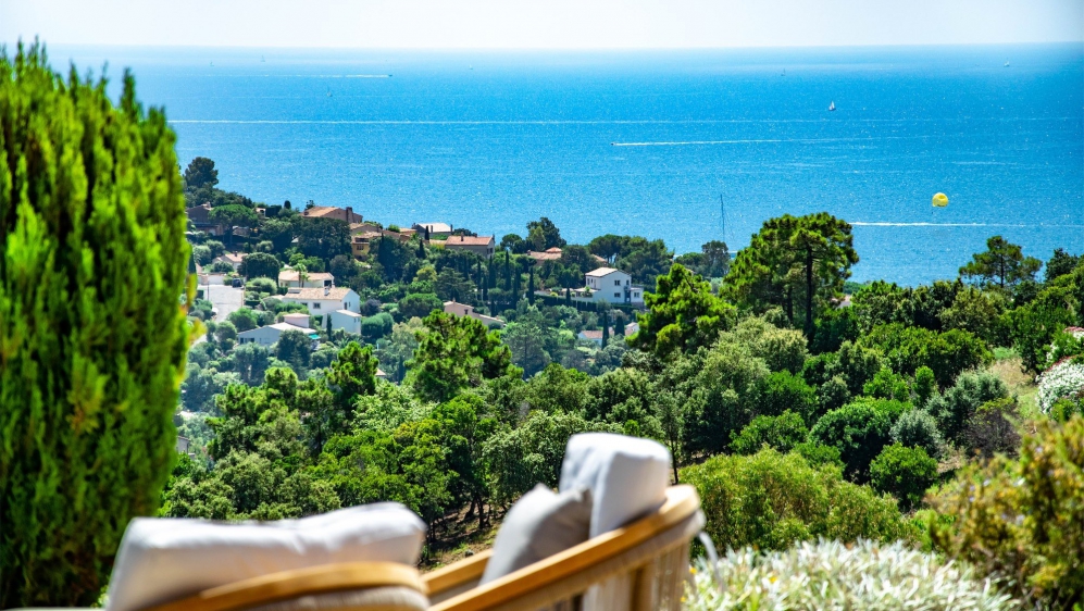 Stunning large bastide with lovely sea views