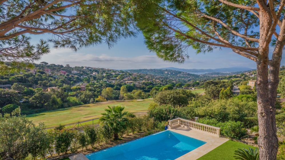 Beautiful modern Provencal villa with  separate guest house and amazing views of the sea and golf course