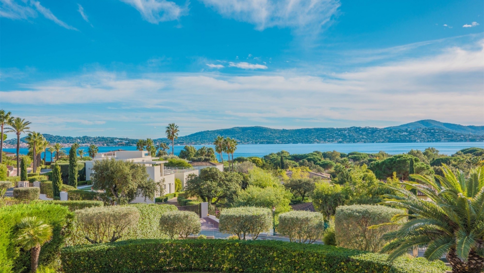 Schitterende Provencaalse villa vol charme met prachtig zeezicht in prive domein dichtbij het strand