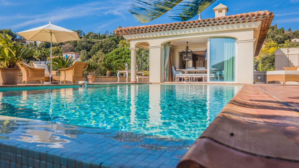 Mooie Mediterrane villa met prachtig zeezicht dichtbij het strand en centrum
